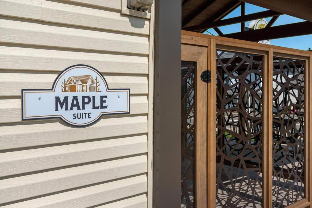 Maple Suite - Main Street Lodge In バーリン エクステリア 写真